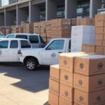 Mercadorias irregulares apreendidas por auditores do DF em operação contra sonegação fiscal, pilhas de caixas em armazém de Brasília.