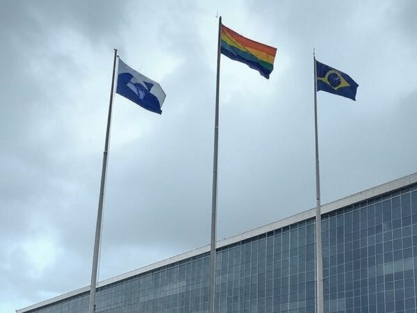 Fachada da Câmara Legislativa do DF em dia nublado com bandeira arco-íris desbotada, representando Programa Reconhecer e falhas na proteção LGBTQIAPN+.