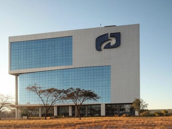 Edifício da Caesb em Brasília divulgando resultados provisórios de avaliação biopsicossocial e heteroidentificação em concurso.