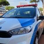 Viatura da PMDF em rua de Brasília, representando prisão de assaltante que agrediu idoso no Distrito Federal.