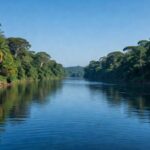 Vista do Rio Tapajós na Amazônia, simbolizando revogação de decreto de privatização após protestos indígenas.