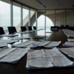 Edifício da CLDF em Brasília durante reunião tensa sobre irregularidades no BRB.