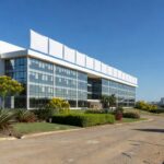 Edifício do Polo Israel Pinheiro em Candangolândia, inaugurado pelo GDF para qualificação profissional.