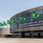 Edifício da Câmara Legislativa do DF em Brasília sob céu nublado, representando convite ao presidente do BRB para esclarecer gestão sob desconfiança.