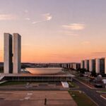 Panorama de Brasília com Congresso Nacional, simbolizando eventos internacionais.