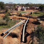 Ruas de São Sebastião com infraestrutura de saneamento abandonada há décadas