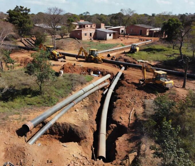 Ruas de São Sebastião com infraestrutura de saneamento abandonada há décadas