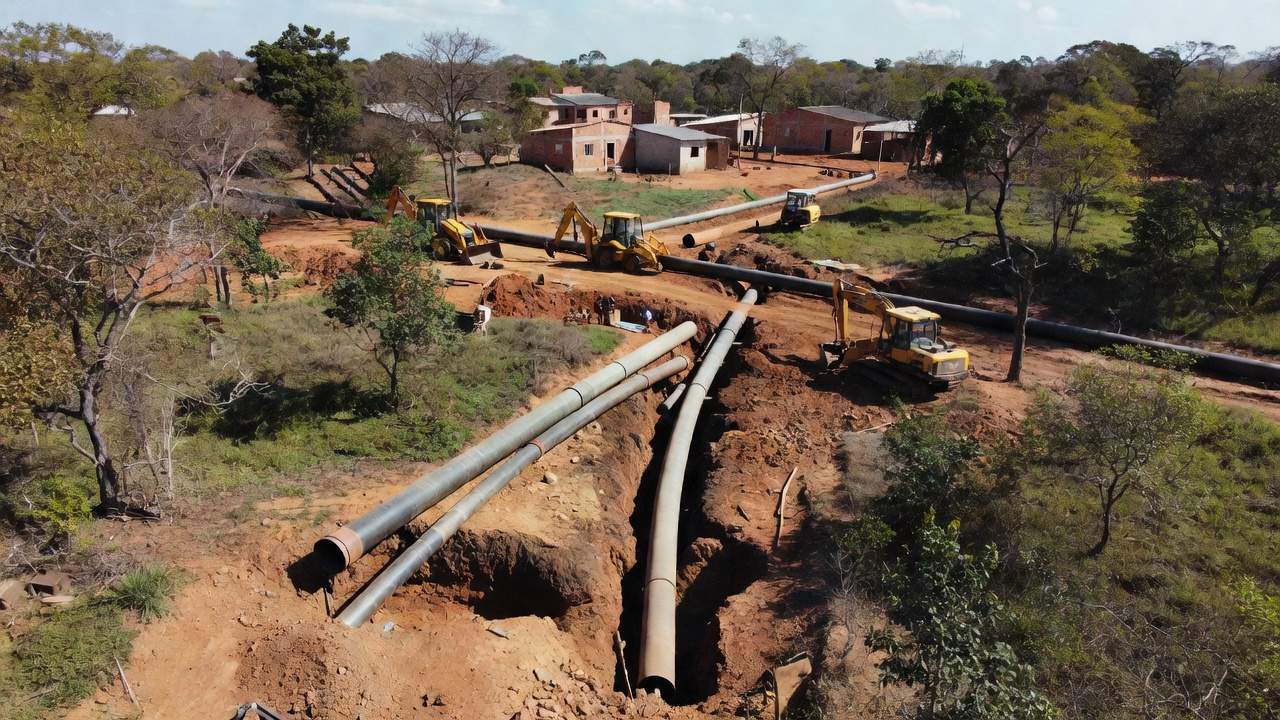 Ruas de São Sebastião com infraestrutura de saneamento abandonada há décadas