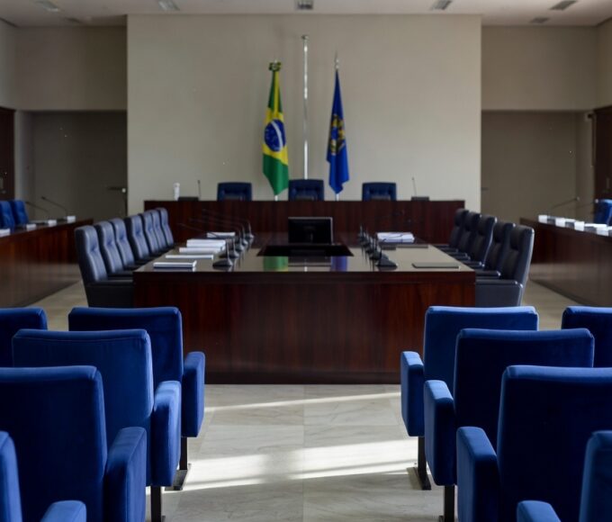 Plenário da Câmara Legislativa do DF representando aprovação de conselho de defesa do idoso