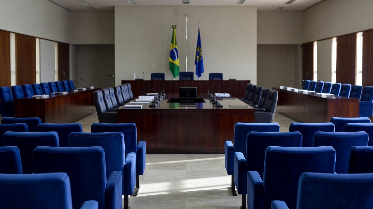 Plenário da Câmara Legislativa do DF representando aprovação de conselho de defesa do idoso