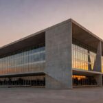 Prédio governamental em Brasília representando rede de proteção a crianças e adolescentes
