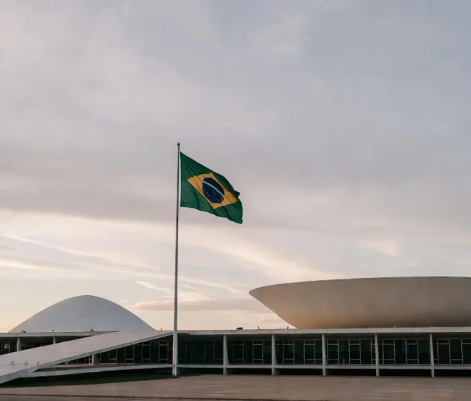 Edifício da Câmara Legislativa do DF representando demandas por saúde e combate ao feminicídio